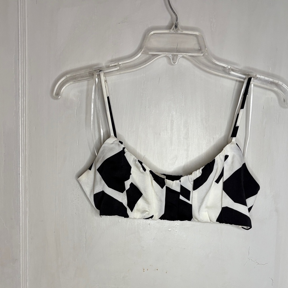 Rochelle’s Black and White Geometric Print Crop Top Small